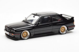 BMW M3 E30 Sport Evolution Musta Custom Wheels AUTOart 1:18