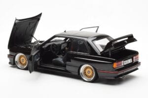 BMW M3 E30 Sport Evolution Musta Custom Wheels AUTOart 1:18 70562 Metalli — kuva 5 / 8
