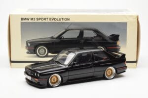 BMW M3 E30 Sport Evolution Musta Custom Wheels AUTOart 1:18 70562 Metalli — kuva 8 / 8
