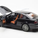 BMW M3 E46 Musta AUTOart 1:18 - image 5 of 8