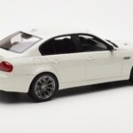 BMW M3 E90 Sedan Valkoinen GT Spirit 1:18 - image 2 of 6