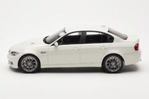 BMW M3 E90 Sedan Valkoinen GT Spirit 1:18 GT053 Hartsi — kuva 3 / 6
