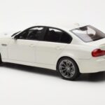 BMW M3 E90 Sedan Valkoinen GT Spirit 1:18 - image 5 of 6
