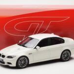 BMW M3 E90 Sedan Valkoinen GT Spirit 1:18 - image 6 of 6