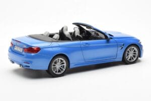 BMW M4 F83 Avoauto Yas Marina Sininen Paragon 1:18 80432339612 Metalli — kuva 3 / 8