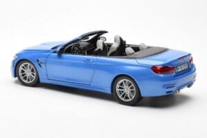 BMW M4 F83 Avoauto Yas Marina Sininen Paragon 1:18 80432339612 Metalli — kuva 7 / 8