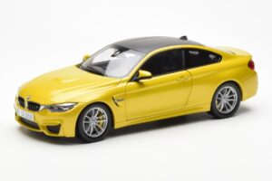 BMW M4 F82 Austin Keltainen Metallic Paragon 1:18