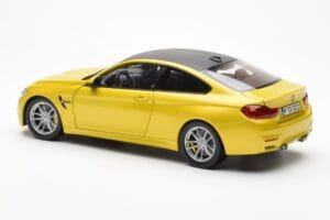 BMW M4 F82 Austin Keltainen Metallic Paragon 1:18 80432339606 Metalli — kuva 7 / 8