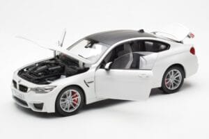 BMW M4 F82 Frozen Brilliant Valkoinen Paragon 1:18 PA-97101 Metalli — kuva 2 / 8
