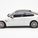BMW M4 F82 Frozen Brilliant Valkoinen Paragon 1:18 PA-97101 - image 4 of 8