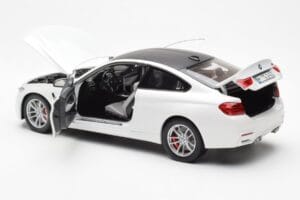 BMW M4 F82 Frozen Brilliant Valkoinen Paragon 1:18 PA-97101 Metalli — kuva 5 / 8