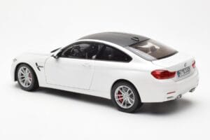 BMW M4 F82 Frozen Brilliant Valkoinen Paragon 1:18 PA-97101 Metalli — kuva 7 / 8