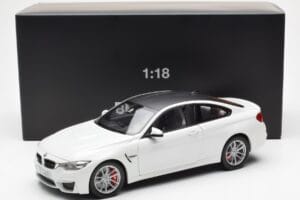 BMW M4 F82 Frozen Brilliant Valkoinen Paragon 1:18 PA-97101 Metalli — kuva 8 / 8