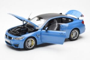 BMW M4 F82 Yas Marina Sininen Paragon 1:18 PA-97102 Metalli — kuva 2 / 8