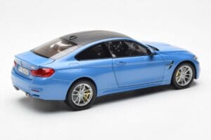 BMW M4 F82 Yas Marina Sininen Paragon 1:18 PA-97102 Metalli — kuva 3 / 8