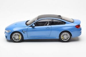 BMW M4 F82 Yas Marina Sininen Paragon 1:18 PA-97102 Metalli — kuva 4 / 8