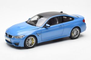 BMW M4 F82 Yas Marina Sininen Paragon 1:18 PA-97102