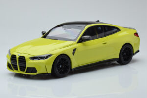 BMW M4 G82 Keltainen Jälleenmyyjäeditio Minichamps 1:18