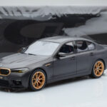 BMW M5 CS F90 Frozen Brands Hatch Harmaa GT Spirit 1:18 - image 5 of 5