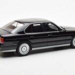 BMW M5 E34 Musta Otto 1:18 - image 2 of 6