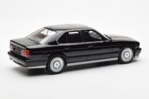 BMW M5 E34 Musta Otto 1:18 OT690 Hartsi — kuva 2 / 6