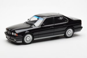 BMW M5 E34 Musta Otto 1:18 OT690