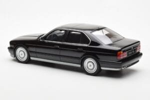 BMW M5 E34 Musta Otto 1:18 OT690 Hartsi — kuva 5 / 6