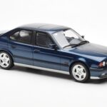 BMW M5 E34 Sininen Metallic Otto 1:18 - image 4 of 6