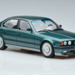 BMW M5 E34 Cecotto Edition Vihreä Otto 1:18 - image 4 of 6