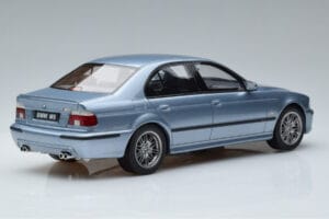 BMW M5 E39 Silverwater Sininen Otto 1:18 OT554 Hartsi — kuva 2 / 6
