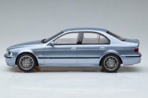 BMW M5 E39 Silverwater Sininen Otto 1:18 OT554 Hartsi — kuva 3 / 6