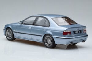 BMW M5 E39 Silverwater Sininen Otto 1:18 OT554 Hartsi — kuva 5 / 6