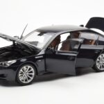 BMW M5 E60 Carbon Musta Kyosho 1:18 - image 2 of 8