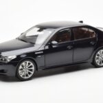 BMW M5 E60 Carbon Musta Kyosho 1:18