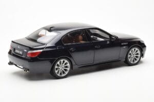 BMW M5 E60 Carbon Musta Kyosho 1:18 08593BK Metalli — kuva 3 / 8