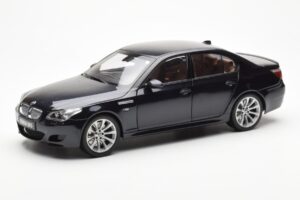 BMW M5 E60 Carbon Musta Kyosho 1:18 08593BK