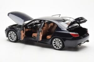 BMW M5 E60 Carbon Musta Kyosho 1:18 08593BK Metalli — kuva 5 / 8