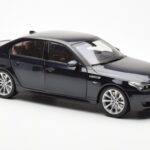BMW M5 E60 Carbon Musta Kyosho 1:18 - image 6 of 8