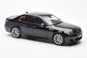BMW M5 E60 Carbon Musta Kyosho 1:18 08593BK Metalli — kuva 6 / 8