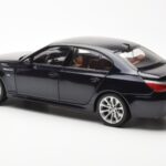 BMW M5 E60 Carbon Musta Kyosho 1:18 - image 7 of 8