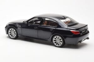 BMW M5 E60 Carbon Musta Kyosho 1:18 08593BK Metalli — kuva 7 / 8