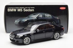 BMW M5 E60 Carbon Musta Kyosho 1:18 08593BK Metalli — kuva 8 / 8