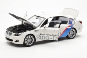BMW M5 E60 Ring Taxi Nurburgring Kyosho 1:18 08593RT Metalli — kuva 2 / 8