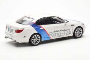 BMW M5 E60 Ring Taxi Nurburgring Kyosho 1:18 08593RT Metalli — kuva 3 / 8