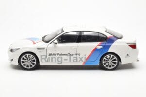 BMW M5 E60 Ring Taxi Nurburgring Kyosho 1:18 08593RT Metalli — kuva 4 / 8