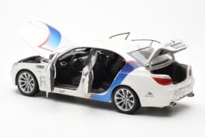 BMW M5 E60 Ring Taxi Nurburgring Kyosho 1:18 08593RT Metalli — kuva 5 / 8
