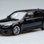 BMW M5 E61 Touring Musta Otto 1:18
