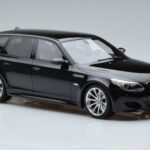 BMW M5 E61 Touring Musta Otto 1:18 - image 4 of 6
