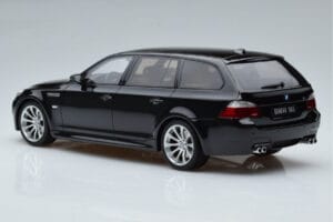 BMW M5 E61 Touring Musta Otto 1:18 OT1020 Hartsi — kuva 5 / 6