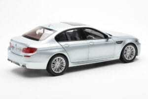 BMW M5 F10 Silverstone Hopea Paragon 1:18 80432186353 Metalli — kuva 3 / 8